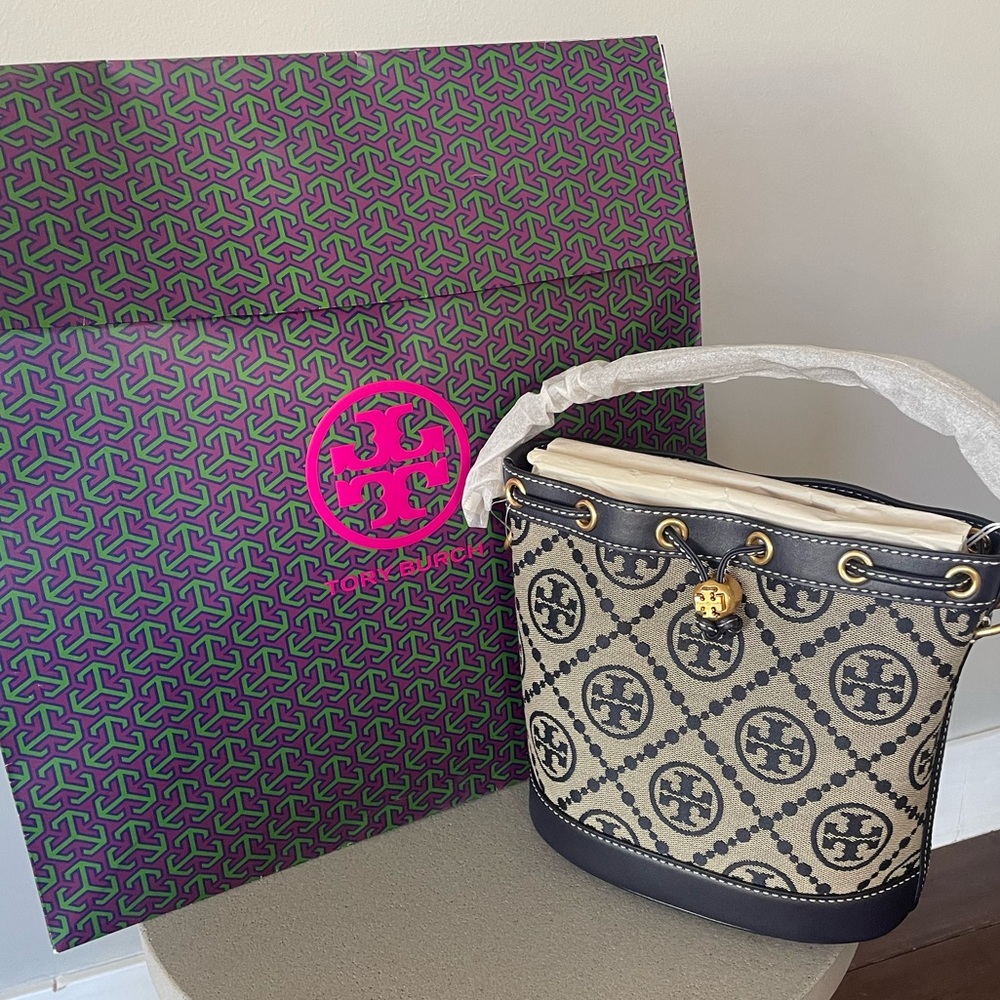NWT - Tory Burch T Monogram Bucket Bag